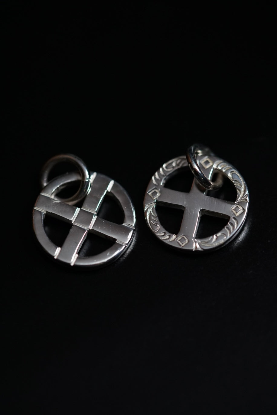 高瀬豪太 Sunshine Studio - Silver Arabesque Wheel Pendant_2