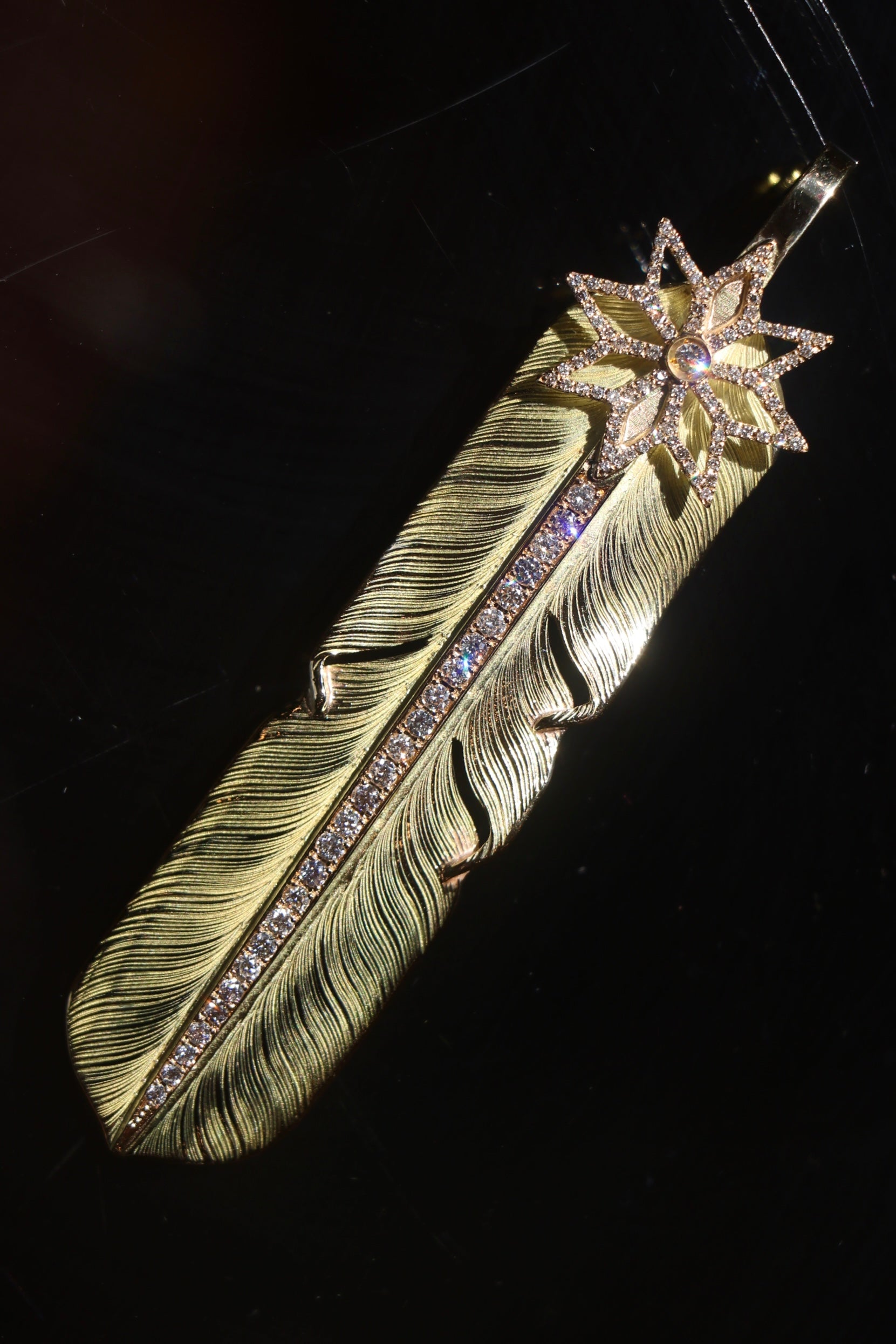 高瀬豪太 Sunshine Studio - 上 18K 金 Morning Star 18K 金鑲鑽石羽毛吊墜_2