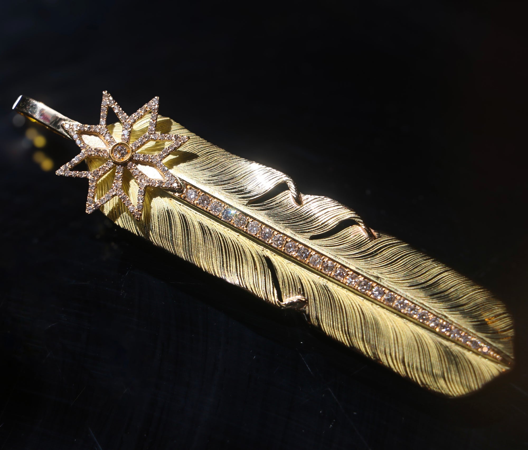 高瀬豪太 Sunshine Studio - 上 18K 金 Morning Star 18K 金鑲鑽石羽毛吊墜_4