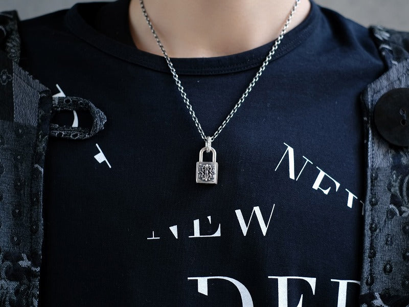 Deal Design Bottom Cross Padlock Pendant