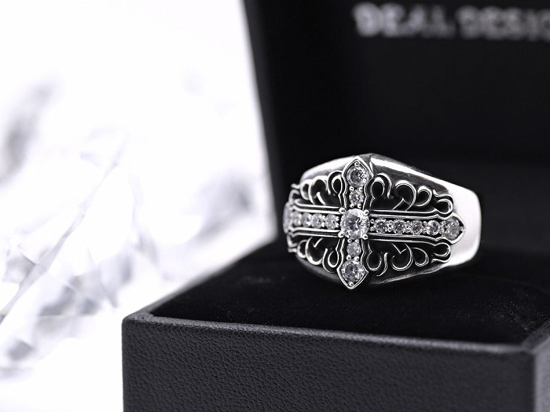 Deal Design Glare Cross Ring