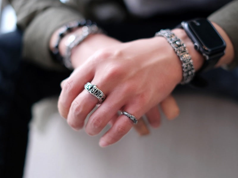 Deal Design Airy Flag Ring