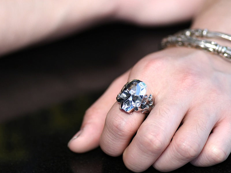 Deal Design Surface Skull Ring