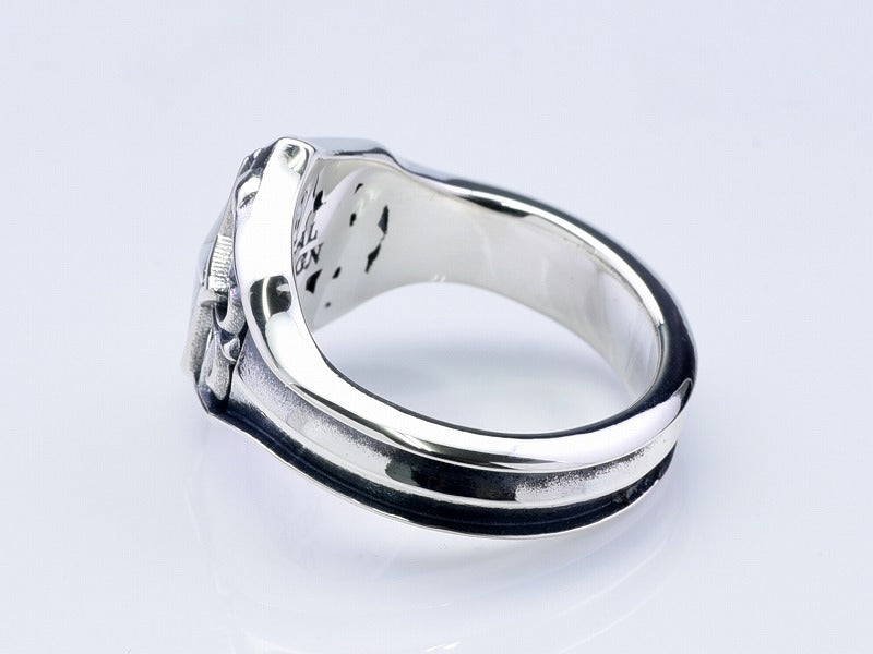 Deal Design Pointed Sterling Ring