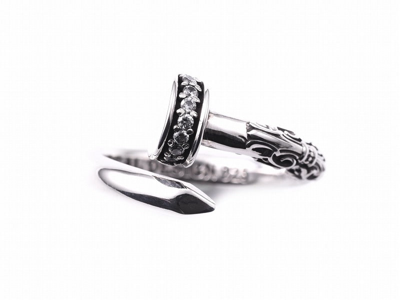 Deal Design Gate Nail Ring