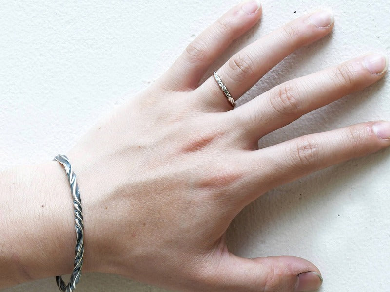 Deal Design Reverse Twist Ring 2mm Ring