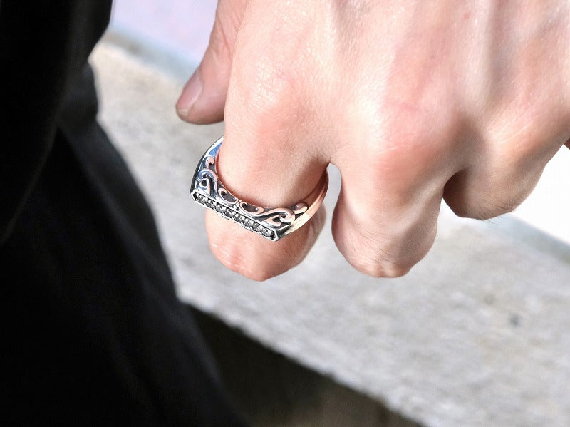 Deal Design Flash Signet Ring