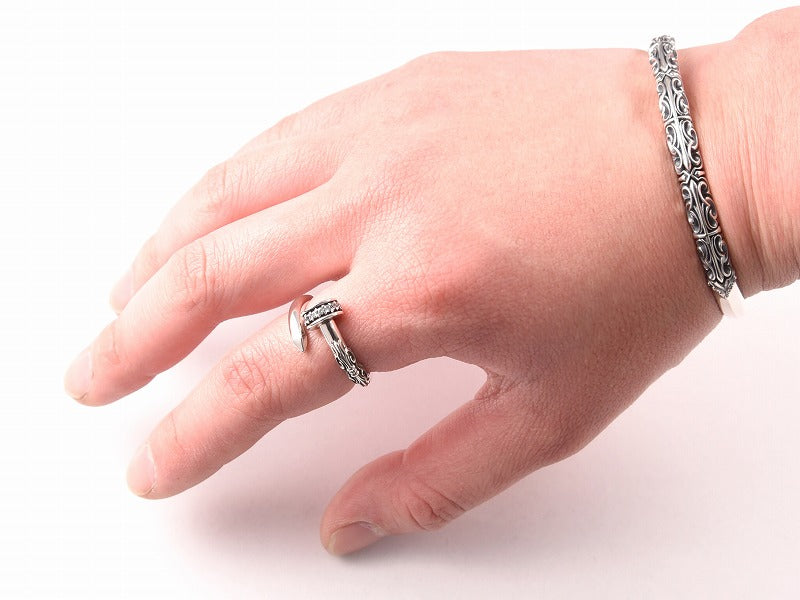 Deal Design Gate Nail Ring