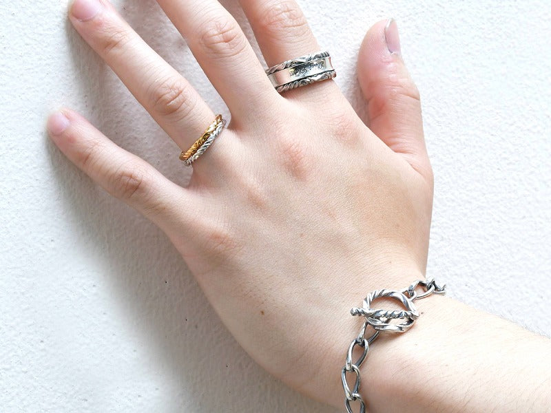 Deal Design Reverse Twist 2mm 10K Gold Ring