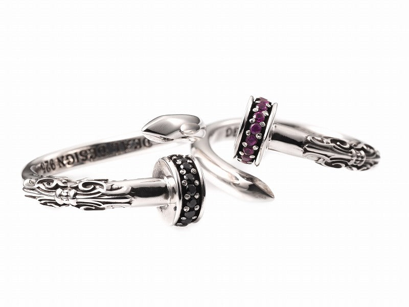 Deal Design Gate Nail Ring