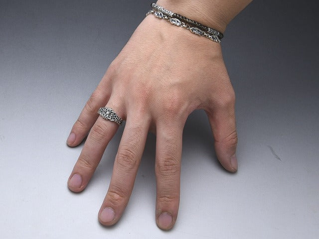 Deal Design Fine Gate Ring