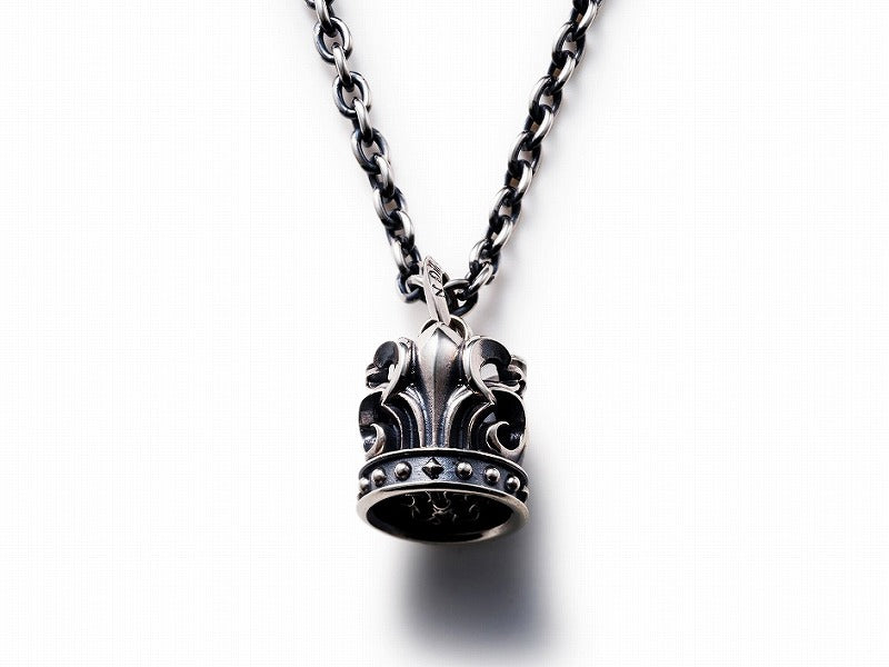 Deal Design Solid Gate Crown Pendant