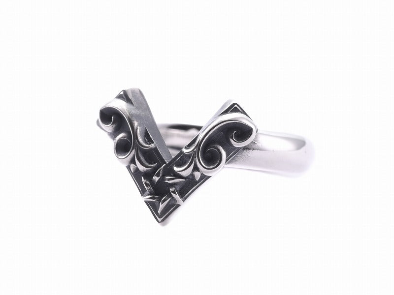 Deal Design V Sterling Ring