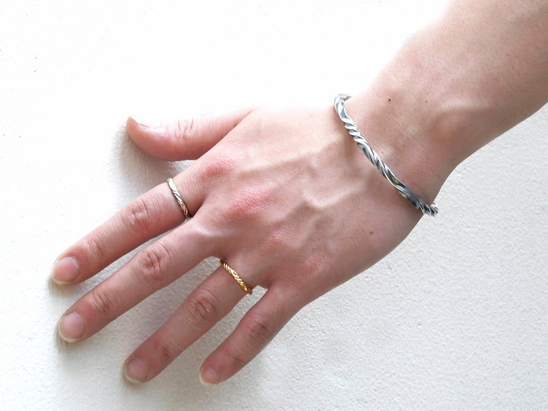 Deal Design Reverse Twist Ring 2mm Ring
