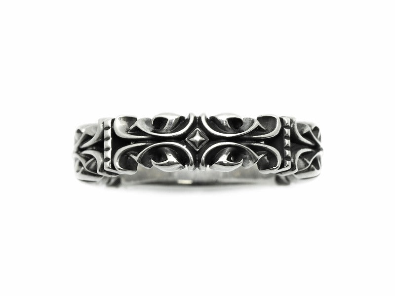 Deal Design Lip Stud Ring