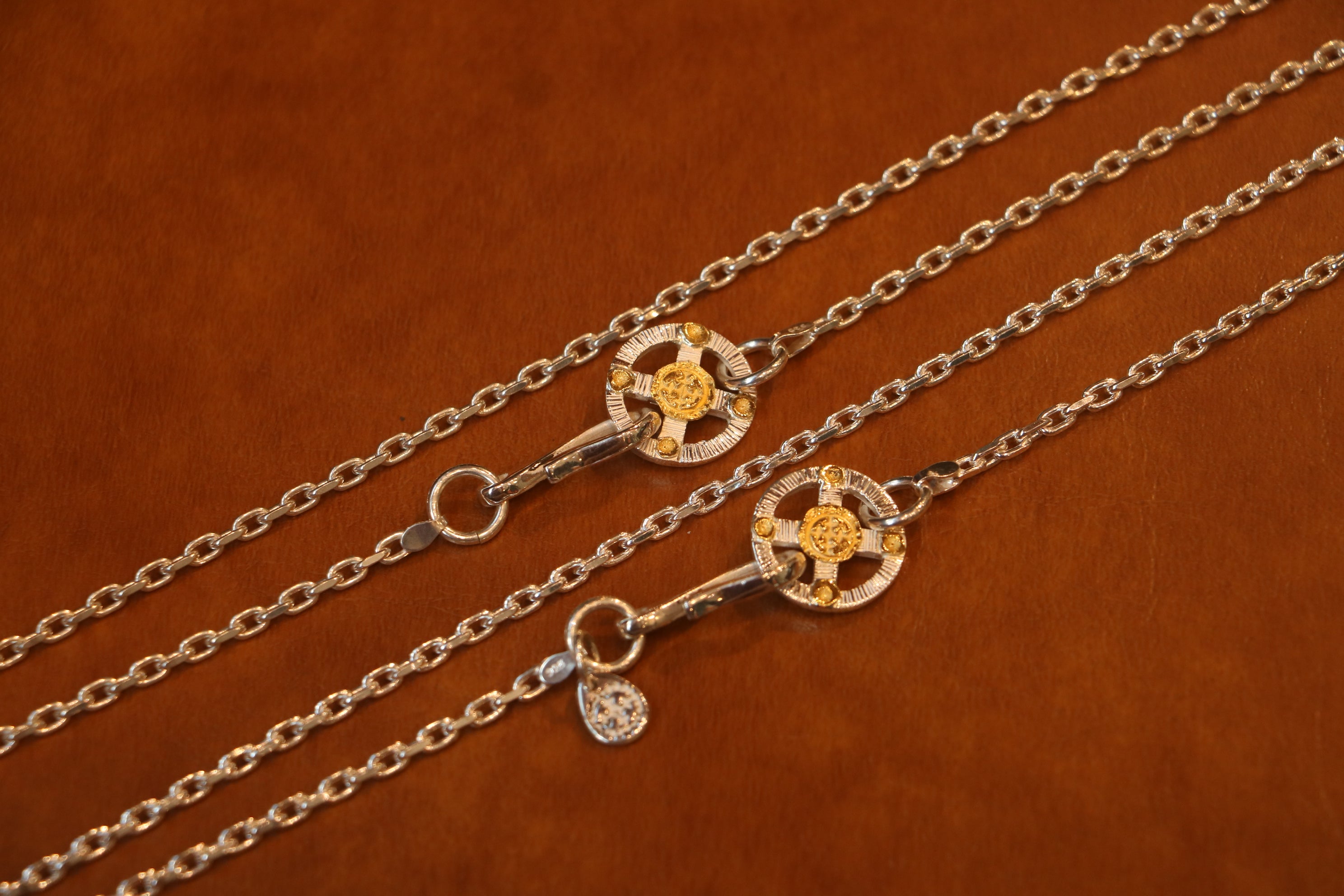 24Kt Gold Point Wheel Silver Chain