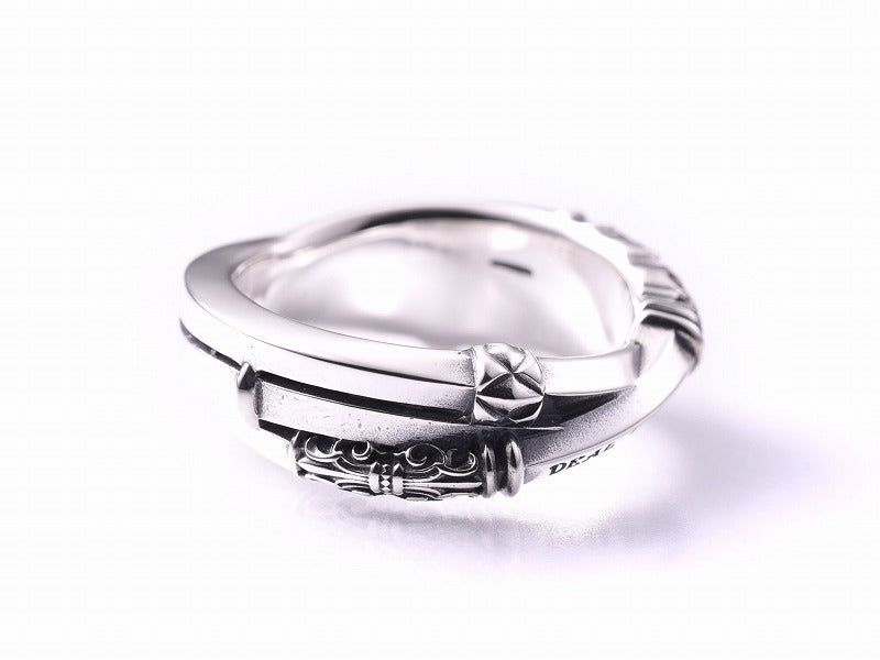 Deal Design Twist Gate Ring