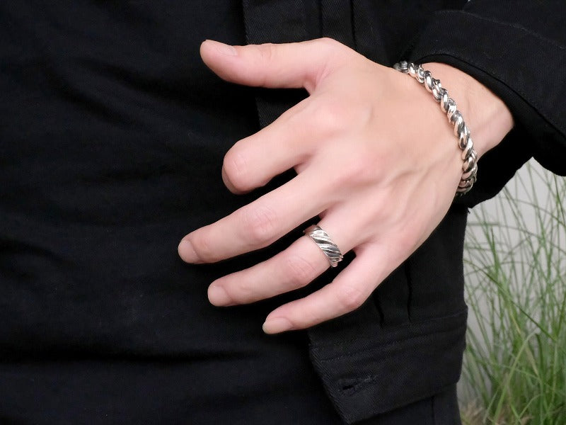 Deal Design Drape Cut 7mm Ring