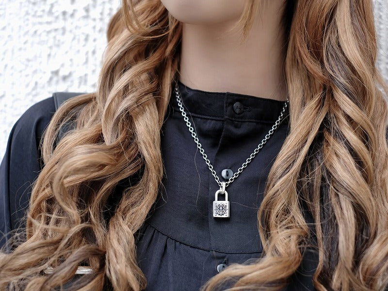 Deal Design Bottom Cross Padlock Pendant