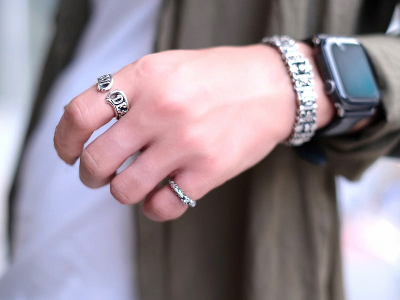 Deal Design Airy Flag Ring