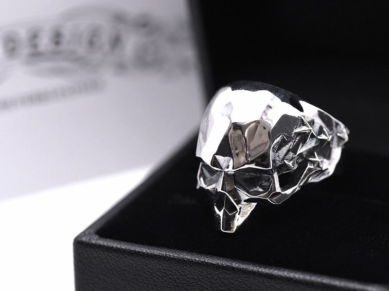 Deal Design Surface Skull Ring