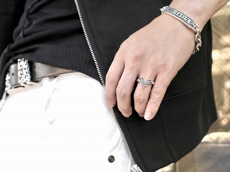 Deal Design V Sterling Ring