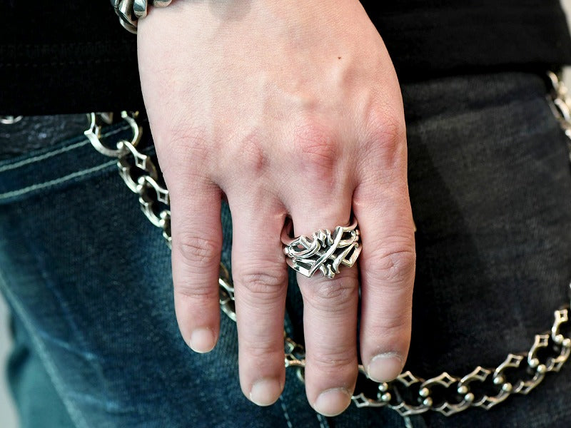 Deal Design Club Cross Ring