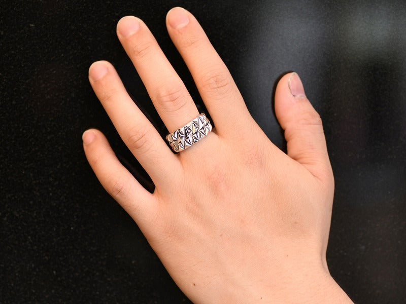 Deal Design Lightning Stud Ring