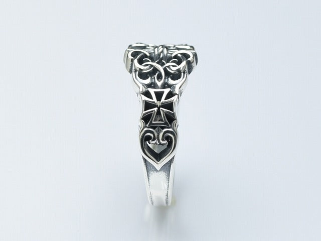 Deal Design Fine Gate Ring