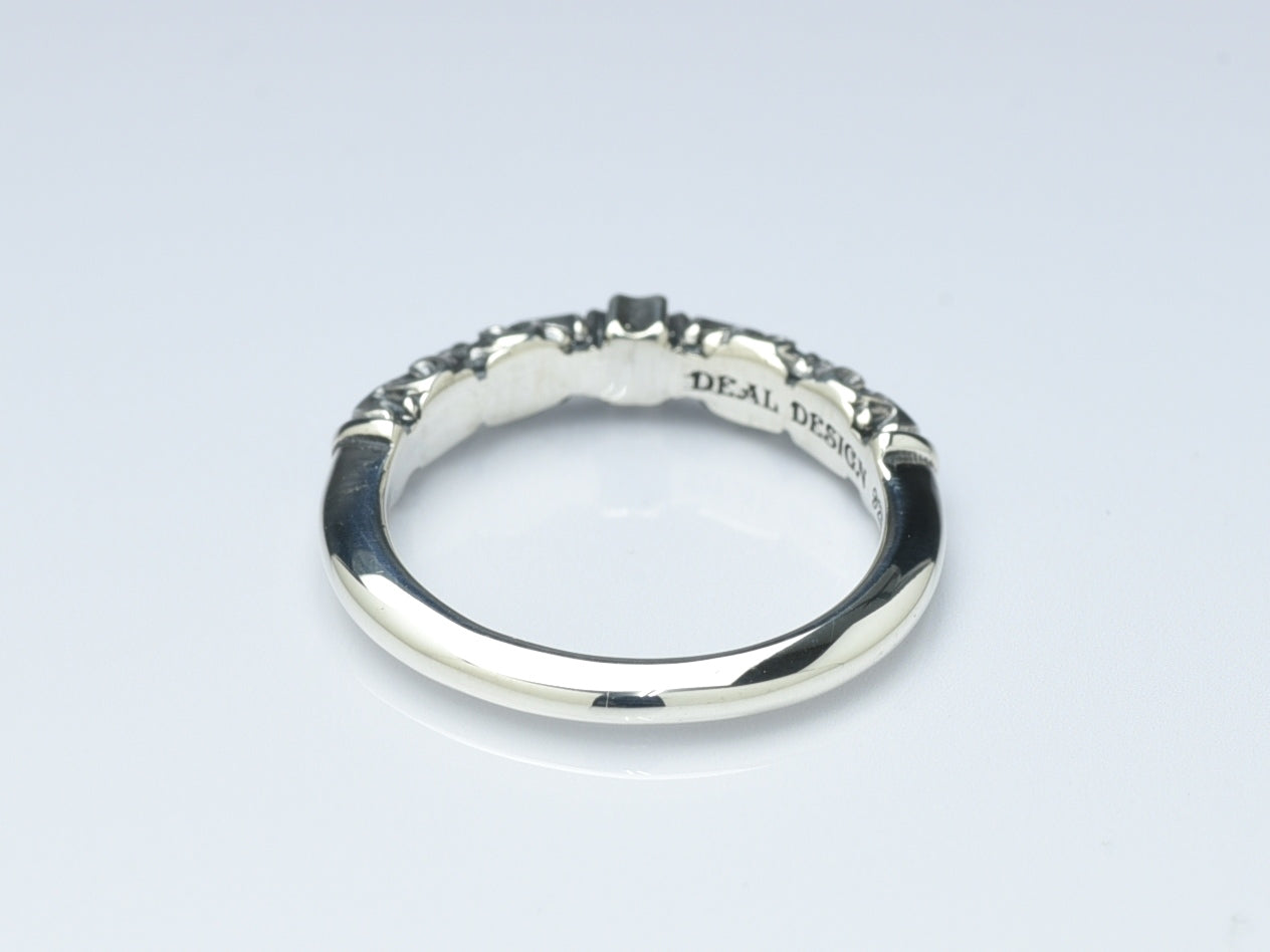 Deal Design Gate Line Ring