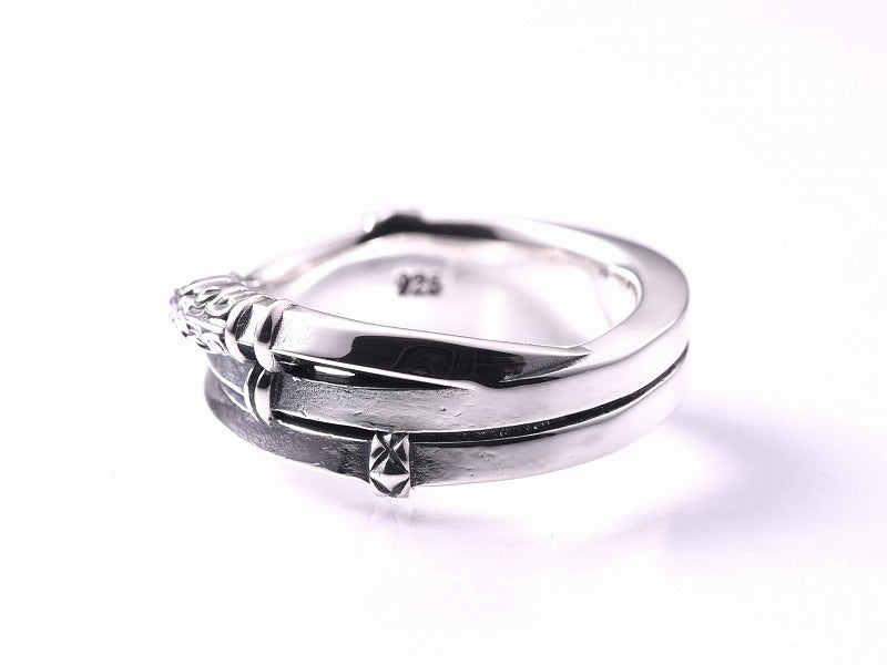 Deal Design Twist Gate Ring