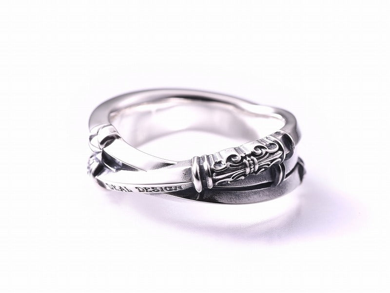 Deal Design Twist Gate Ring