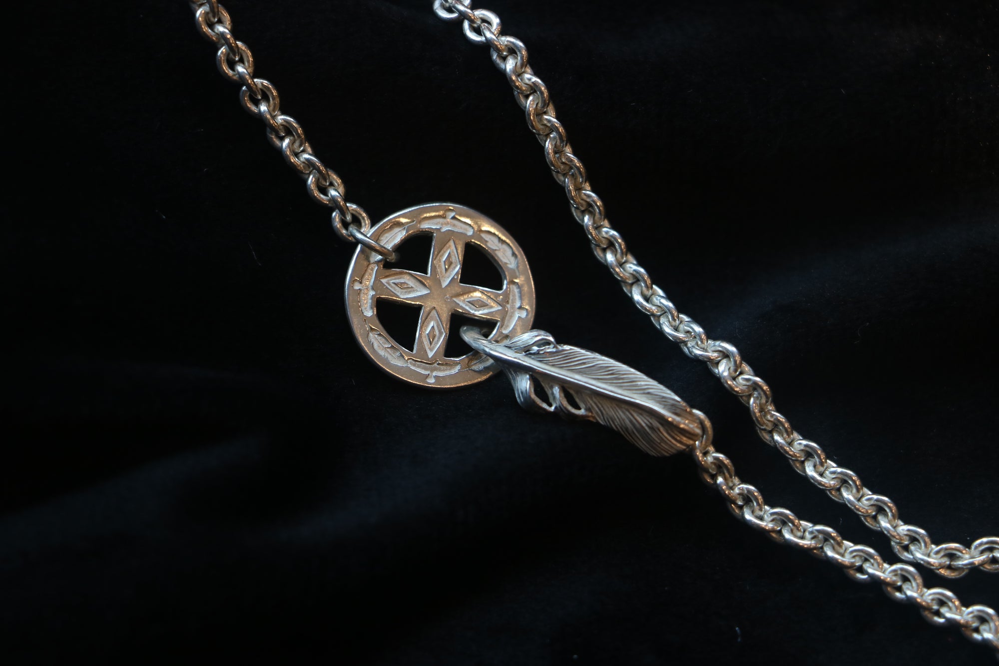 Nine Metal Feather Hook with Silver Wheel Chain