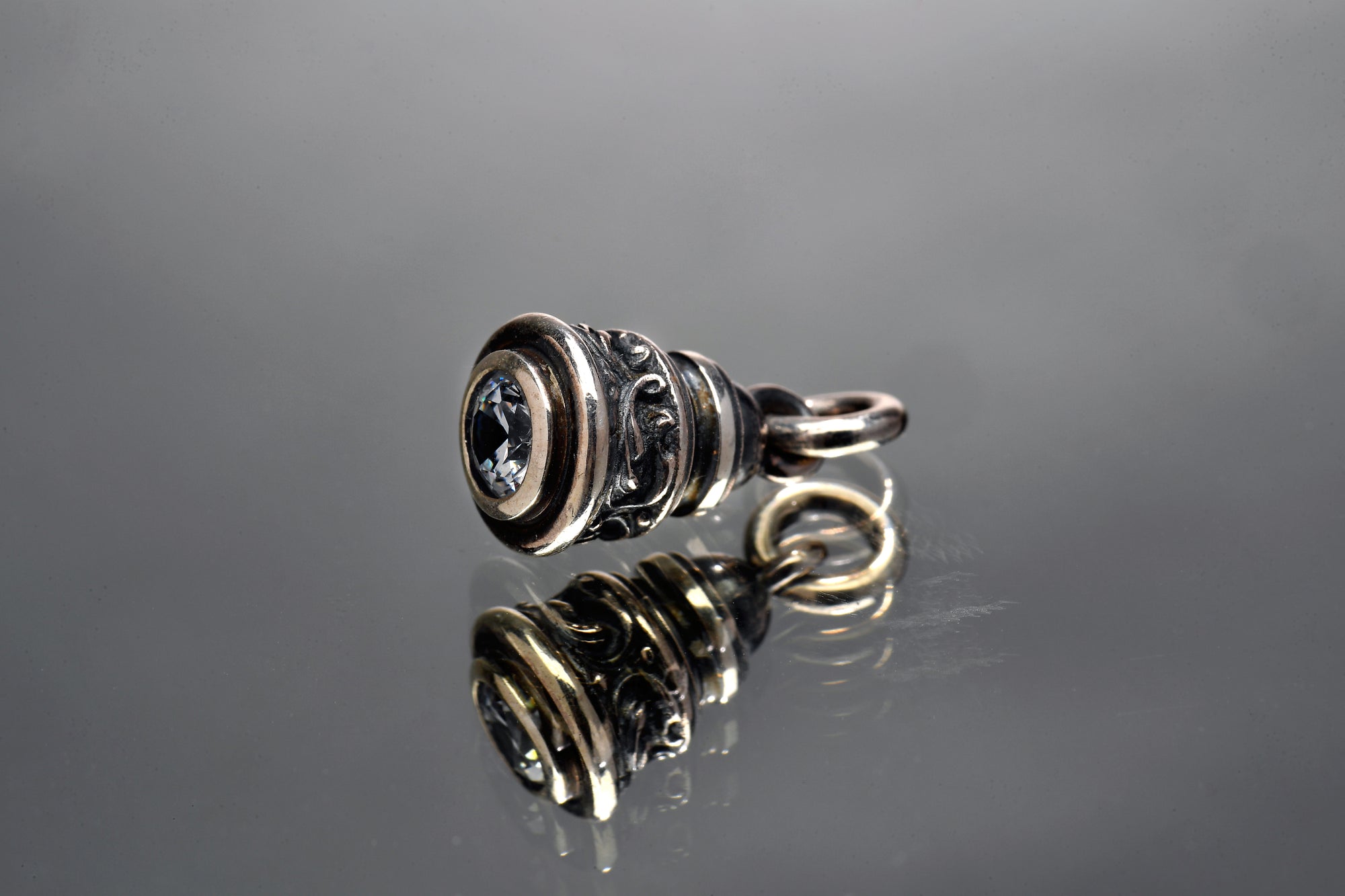 Guardia Aster Pendant