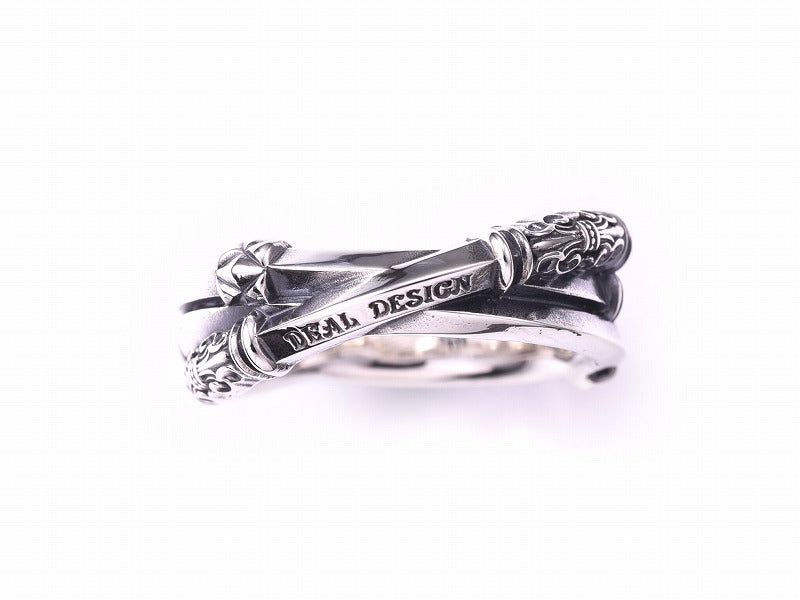 Deal Design Twist Gate Ring