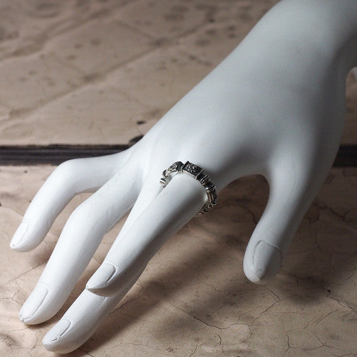 Guardia Ancient Column Ring 15