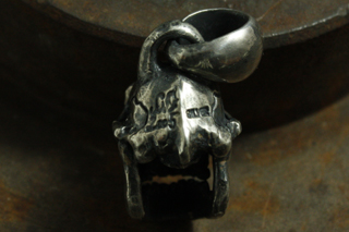 Mad Cult - Olly Skull Pendant_9