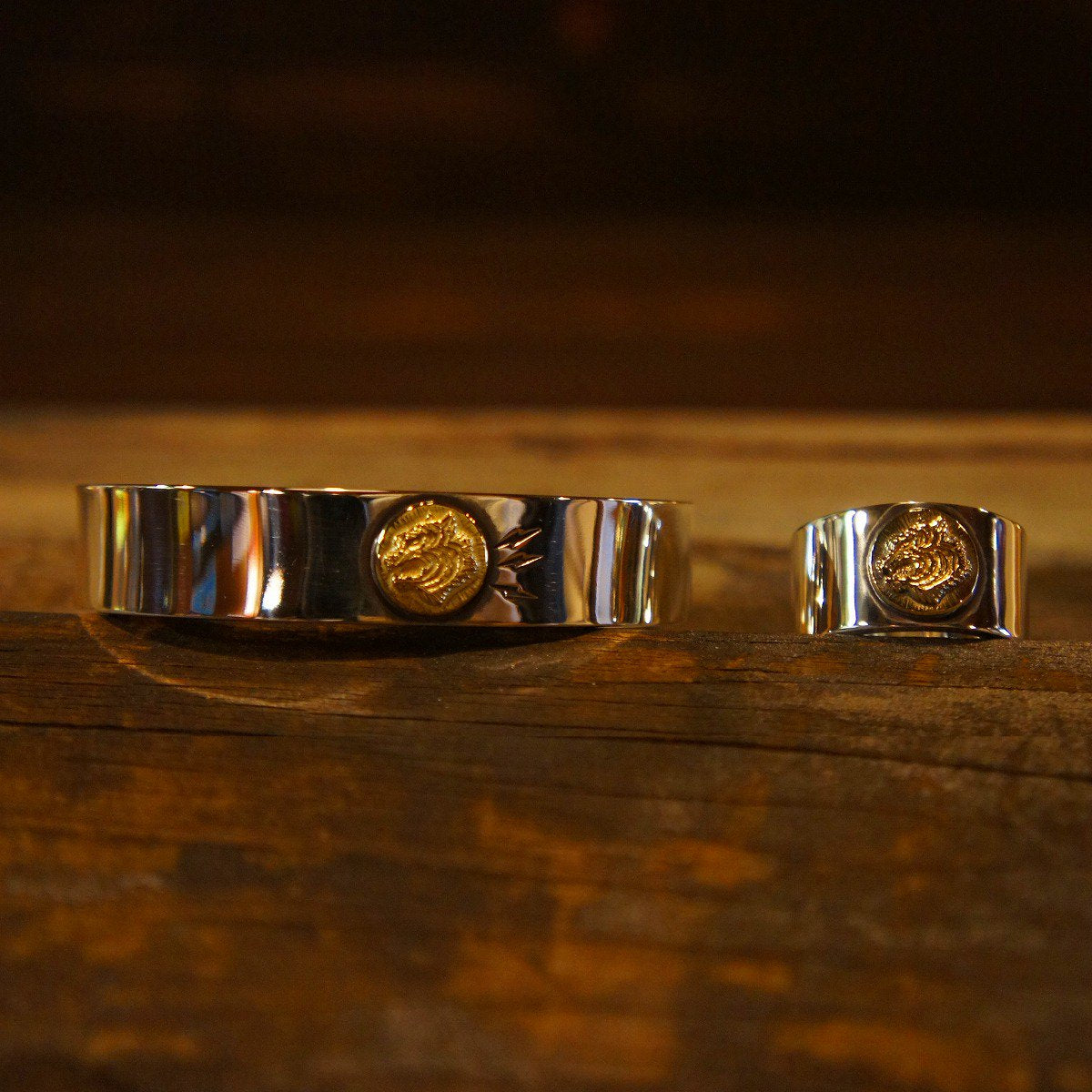 ROAD 18k Gold Tiger Plain Bangle 4