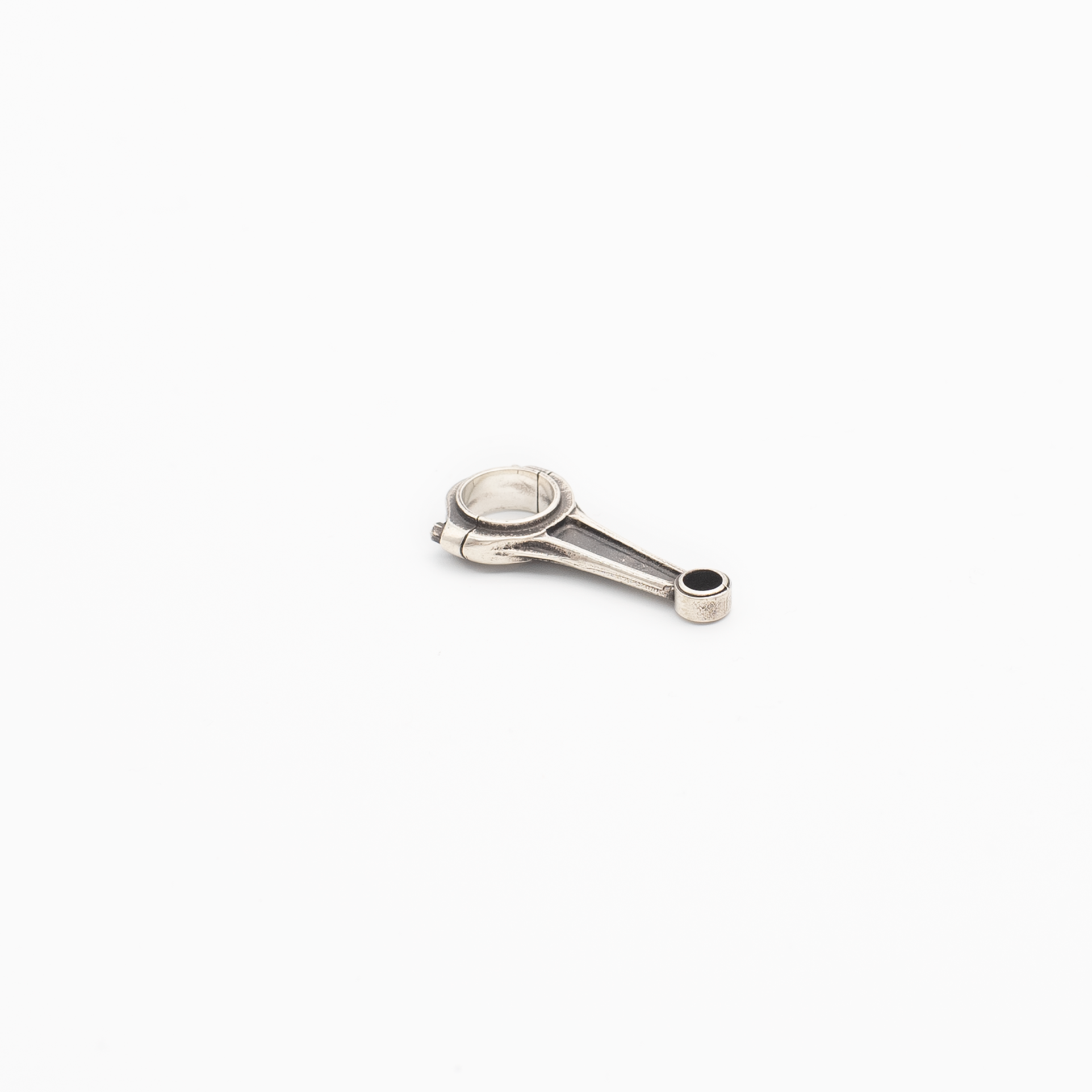 ROAD Rod Pendant 1