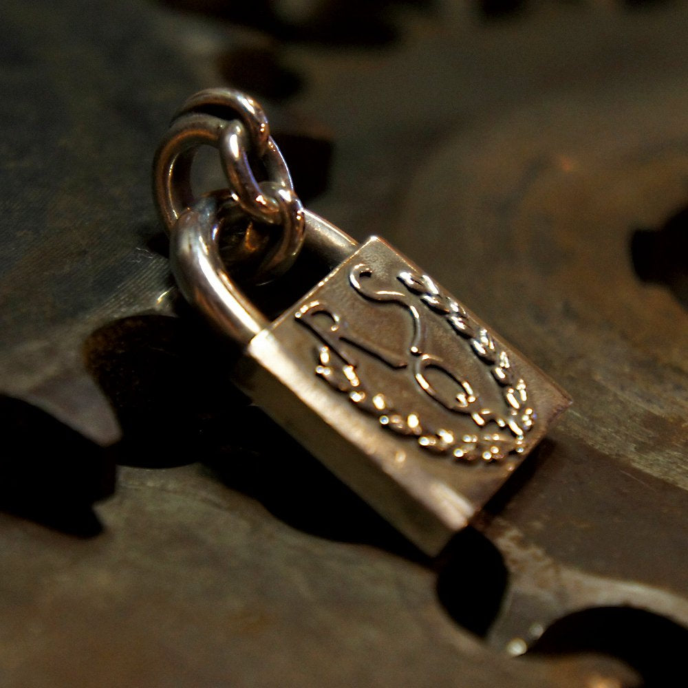 ROAD Superior Quality Padlock Pendant 2