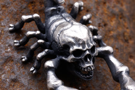 Mad Cult hk Emperor Skullpion 吊墜
