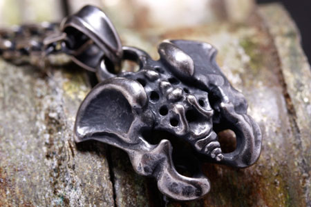 Mad Cult Pelvic Butterfly 吊墜