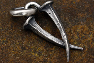 Mad Cult hk Iron Nail 吊墜