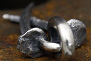 Mad Cult hk Iron Nail 吊墜