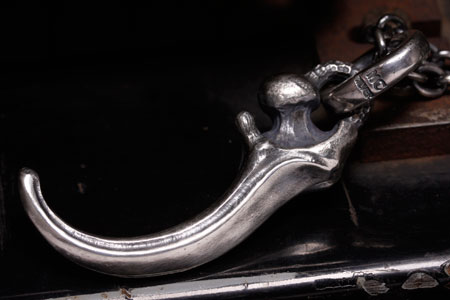 Mad Cult hk Bone Claw 吊墜