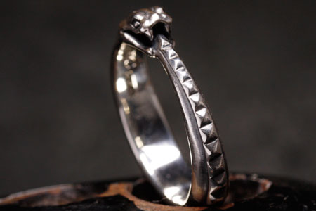 Mad Cult Pyramid Stud Snake 純銀戒指