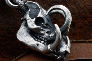 Mad Cult hk Babirusa Skull Head 吊墜