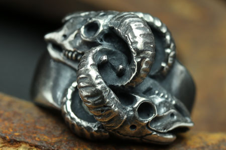 Mad Cult hk Double Sheep Skull 戒指