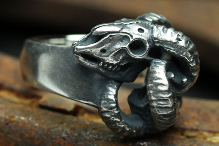 Mad Cult hk Double Sheep Skull 戒指