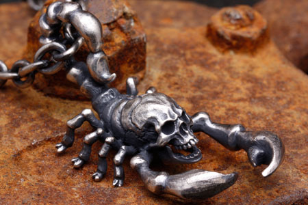 Mad Cult hk Emperor Skullpion 吊墜